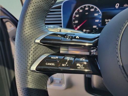 Certified 2025 Mercedes-Benz GLS 450 4MATIC image 20