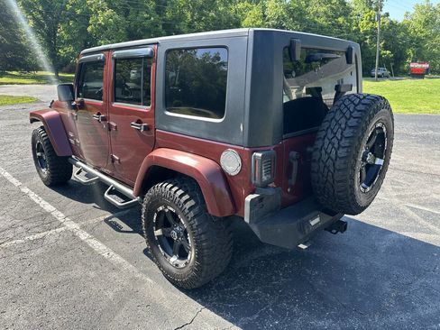 Used 2008 Jeep Wrangler Unlimited Sahara w/ Dual Top Group AWD/4WD image 5