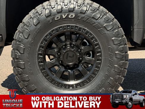 Used 2024 GMC Sierra 2500 AT4 w/ AT4 Premium Plus Package image 12