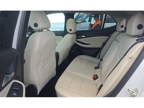 Used 2020 Buick Encore GX Essence w/ Experience Buick Package AWD/4WD image 9