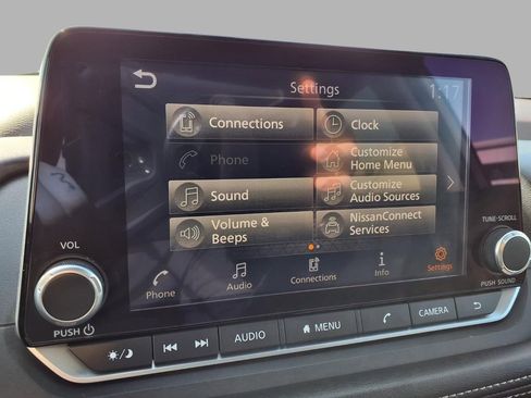 Used 2023 Nissan Rogue SV image 7