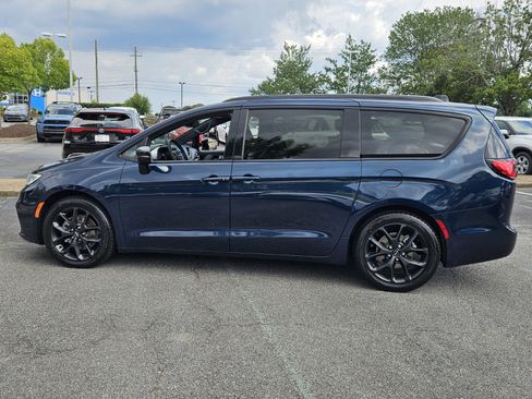 Used 2025 Chrysler Pacifica Limited FWD image 8