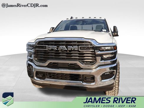 Used 2025 RAM 2500 Big Horn AWD/4WD image 4