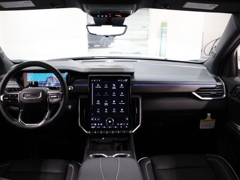 New 2026 GMC Acadia Denali w/ LPO, Floor Liner Package image 3