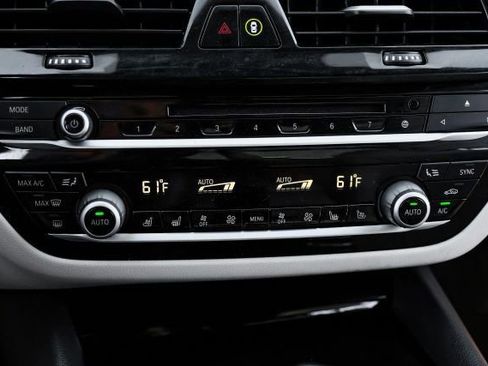 Used 2019 BMW 540i w/ Executive Package image 34