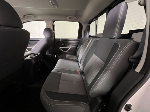 Used 2024 Nissan Titan SV w/ SV Convenience Package image 23