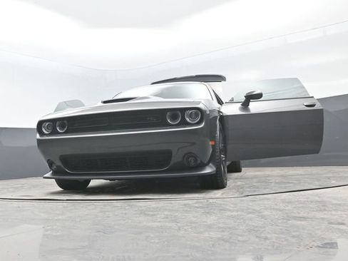 Used 2022 Dodge Challenger R/T w/ Driver Convenience Group image 26