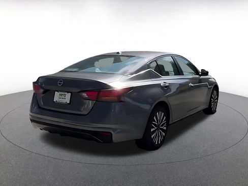 Used 2025 Nissan Altima 2.5 SV FWD image 11