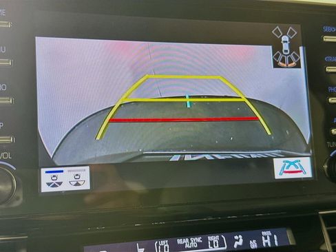 Used 2024 Toyota Sienna Limited image 16