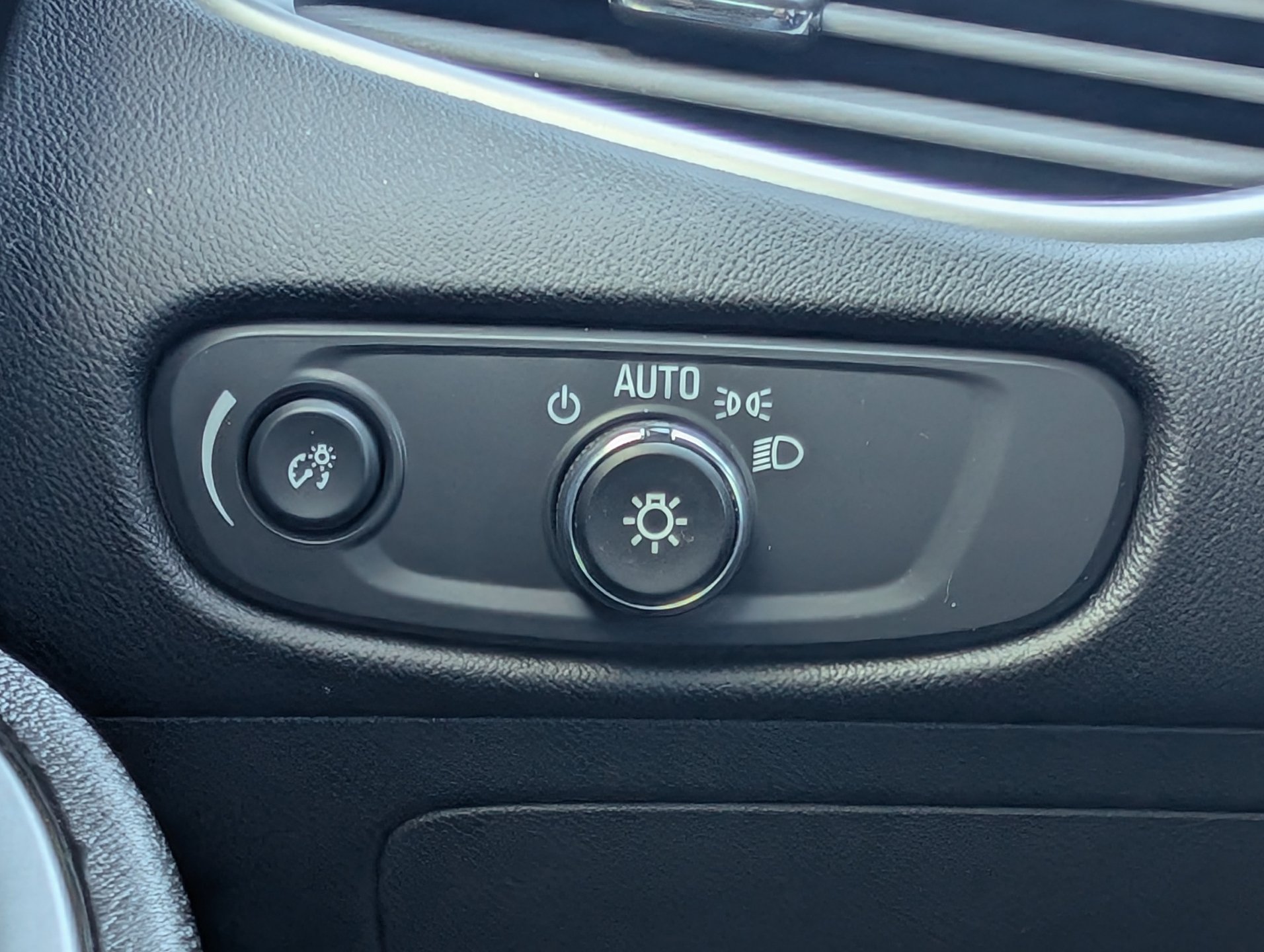 Used 2024 Chevrolet Malibu LT FWD image 24