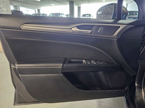 Used 2018 Ford Fusion SE w/ Fusion SE Technology Package FWD image 23