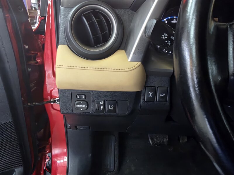Used 2017 Toyota RAV4 XLE w/ All Weather Liner Package AWD/4WD image 28