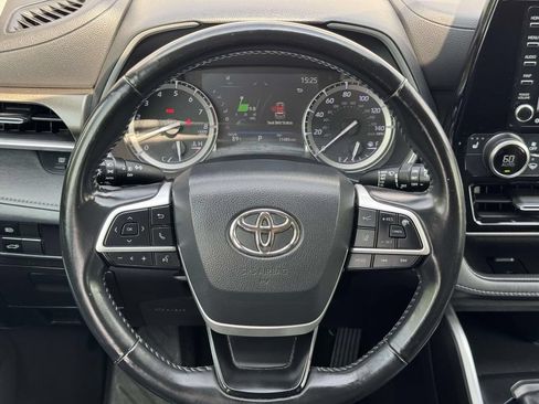 Used 2022 Toyota Highlander XLE FWD image 10