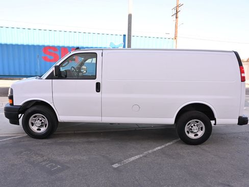 Used 2022 Chevrolet Express 2500 w/ Driver Convenience Package RWD image 3