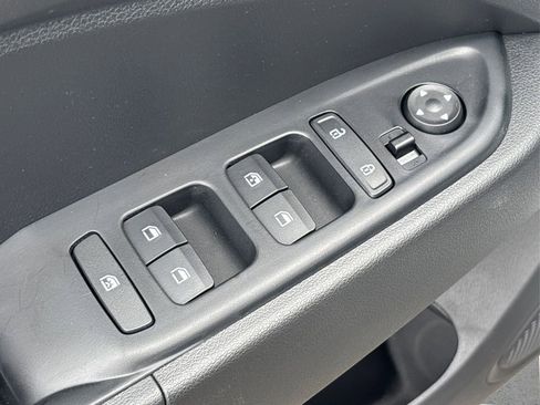 Certified 2025 Hyundai Venue SEL FWD image 25