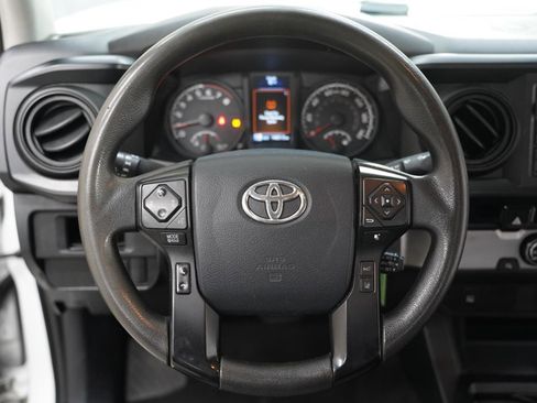 Used 2018 Toyota Tacoma SR image 12