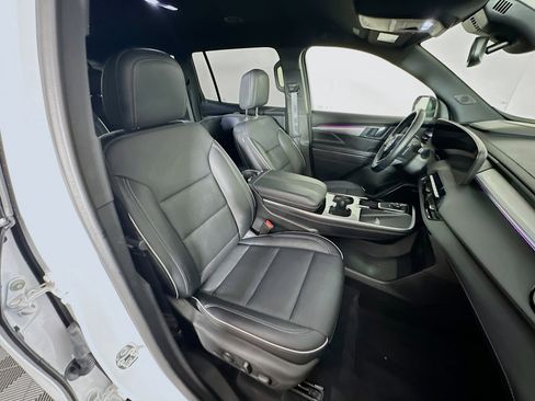 Used 2025 Buick Enclave Preferred image 33