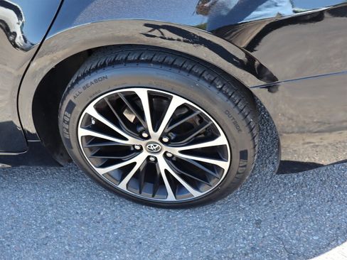 Used 2019 Toyota Camry SE FWD image 6