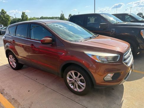 Used 2017 Ford Escape SE FWD image 4