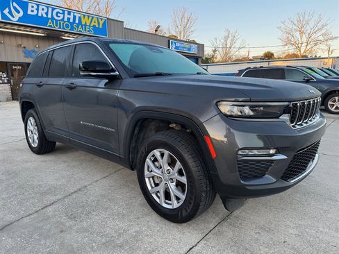 Used 2022 Jeep Grand Cherokee Limited image 3