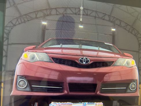 Used 2012 Toyota Camry SE FWD image 9