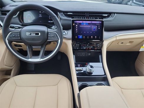 New 2025 Jeep Grand Cherokee Limited image 8