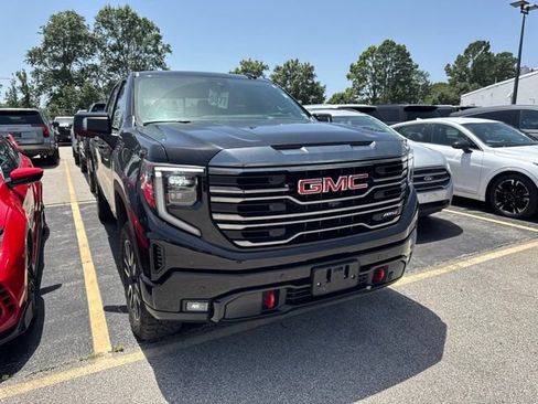 Used 2024 GMC Sierra 1500 AT4 w/ Technology Package AWD/4WD image 6