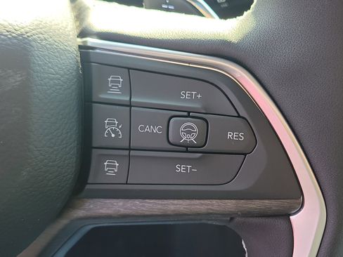 New 2026 Jeep Grand Cherokee Altitude image 12