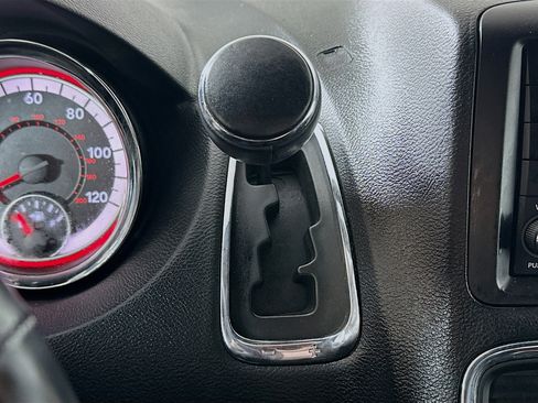 Used 2016 Dodge Grand Caravan SXT image 16