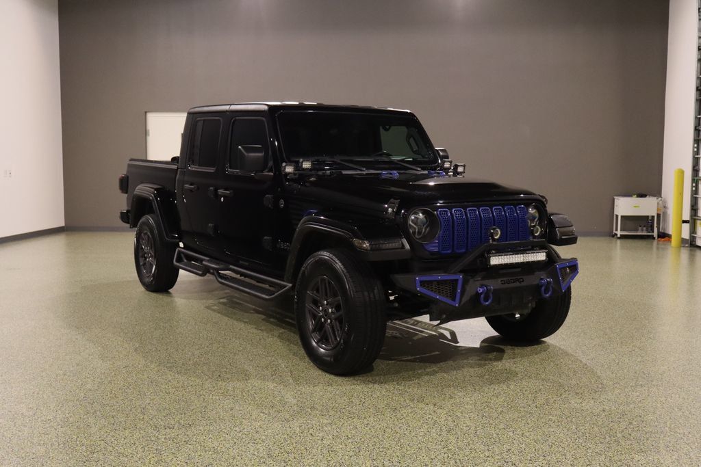 Used 2024 Jeep Gladiator Sport AWD/4WD image 1
