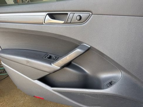 Used 2018 Volkswagen Passat 2.0T R-Line image 21