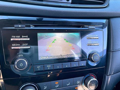 Used 2017 Nissan Rogue S image 26