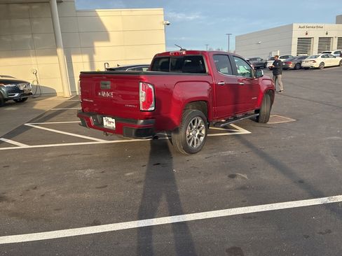Used 2018 GMC Canyon Denali image 2