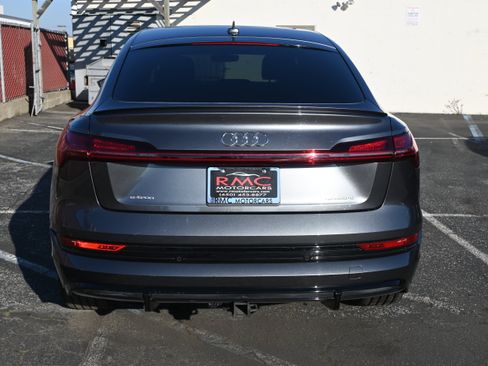 Used 2021 Audi e-tron Prestige w/ Prestige Package image 12