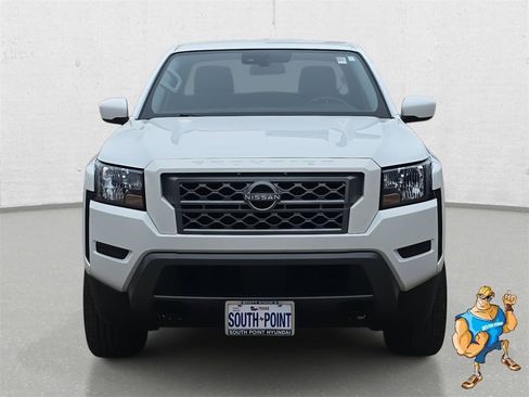 Used 2022 Nissan Frontier SV image 2