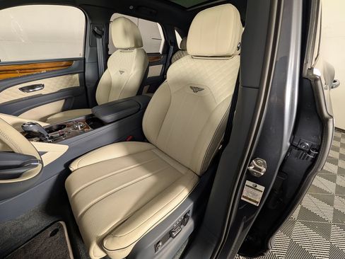 Used 2022 Bentley Bentayga AWD/4WD image 5