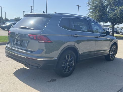 Certified 2023 Volkswagen Tiguan SE w/ Panoramic Sunroof Package FWD image 9