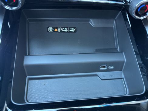 New 2026 Chevrolet Suburban High Country image 27