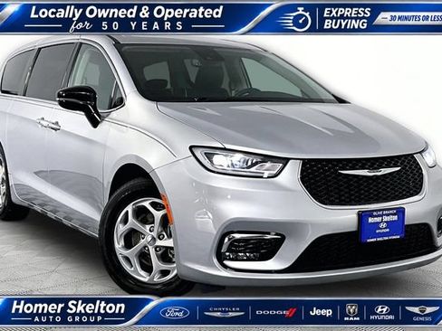 Used 2024 Chrysler Pacifica Limited FWD image 1
