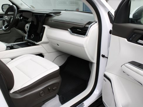 Used 2024 GMC Acadia Denali image 34