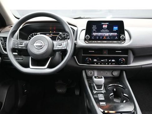 Used 2023 Nissan Rogue SV image 10