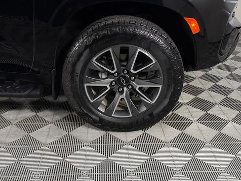 Used 2024 Chevrolet Tahoe Z71 w/ Luxury Package AWD/4WD image 12