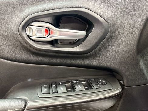 Used 2014 Jeep Cherokee Limited FWD image 19