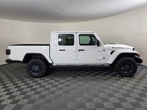 New 2026 Jeep Gladiator Sport AWD/4WD image 3