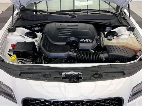 Used 2023 Chrysler 300 Touring w/ Sport Appearance Package RWD image 9