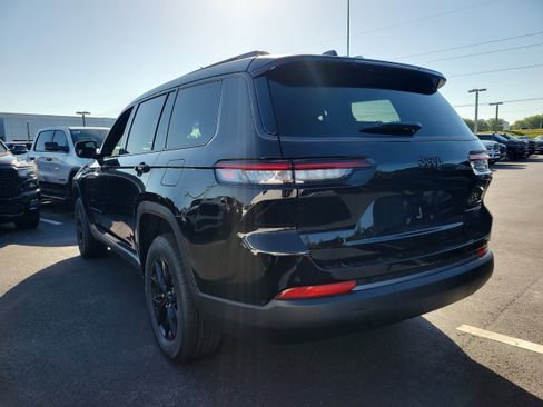 New 2026 Jeep Grand Cherokee L 2WD image 8