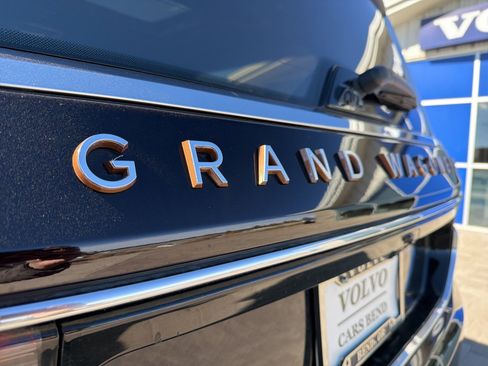 Used 2023 Jeep Grand Wagoneer Series III w/ Rear-Seat Entertainment Group AWD/4WD image 11