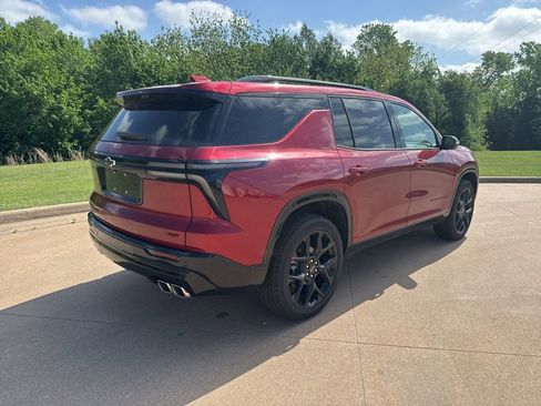 Used 2025 Chevrolet Traverse RS AWD/4WD image 3