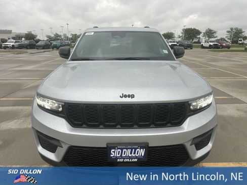 New 2025 Jeep Grand Cherokee Altitude image 3