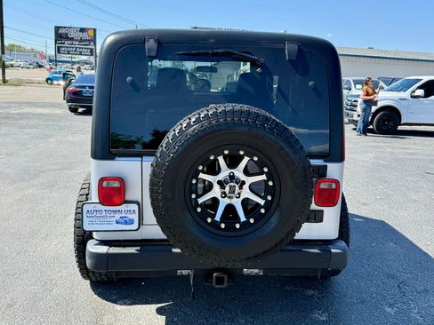 Used 2006 Jeep Wrangler Unlimited w/ Premium Audio Group AWD/4WD image 4